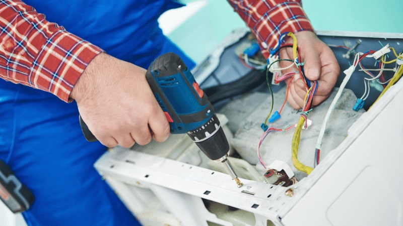 Köprübaşı Whirlpool Whirlpool çamaşır makinesi kart tamiri – Su almama arızası orijinal parça ile giderildi. - Teknik servis örneği